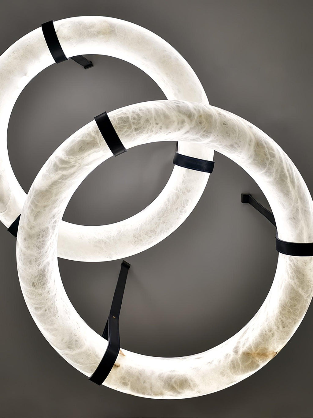Lampada a sospensione Étoile con anello in alabastro e cinturini in pelle stile scandinavo | Fioriscas
