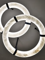 Lampada a sospensione Étoile con anello in alabastro e cinturini in pelle stile scandinavo | Fioriscas