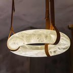 Lampada a sospensione Étoile con anello in alabastro e cinturini in pelle stile scandinavo | Fioriscas