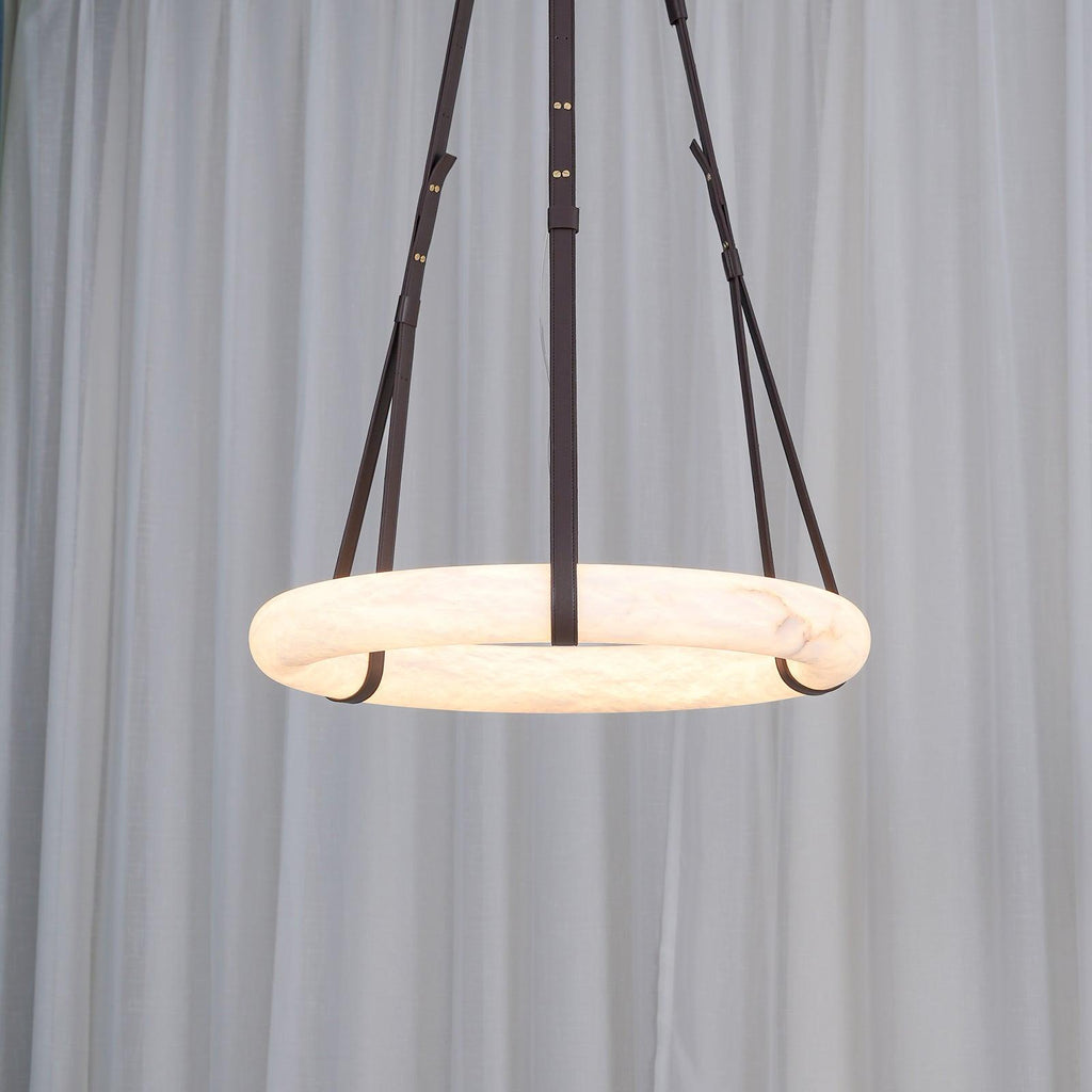 Lampada a sospensione Étoile con anello in alabastro e cinturini in pelle stile scandinavo | Fioriscas