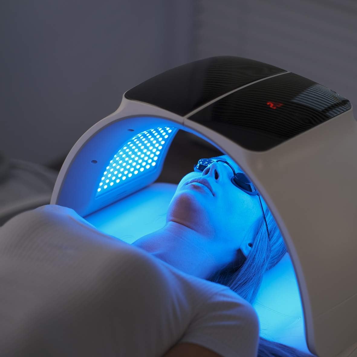 LED přístroj pro omlazení pleti se světelnou terapií o 7 vlnových délkách