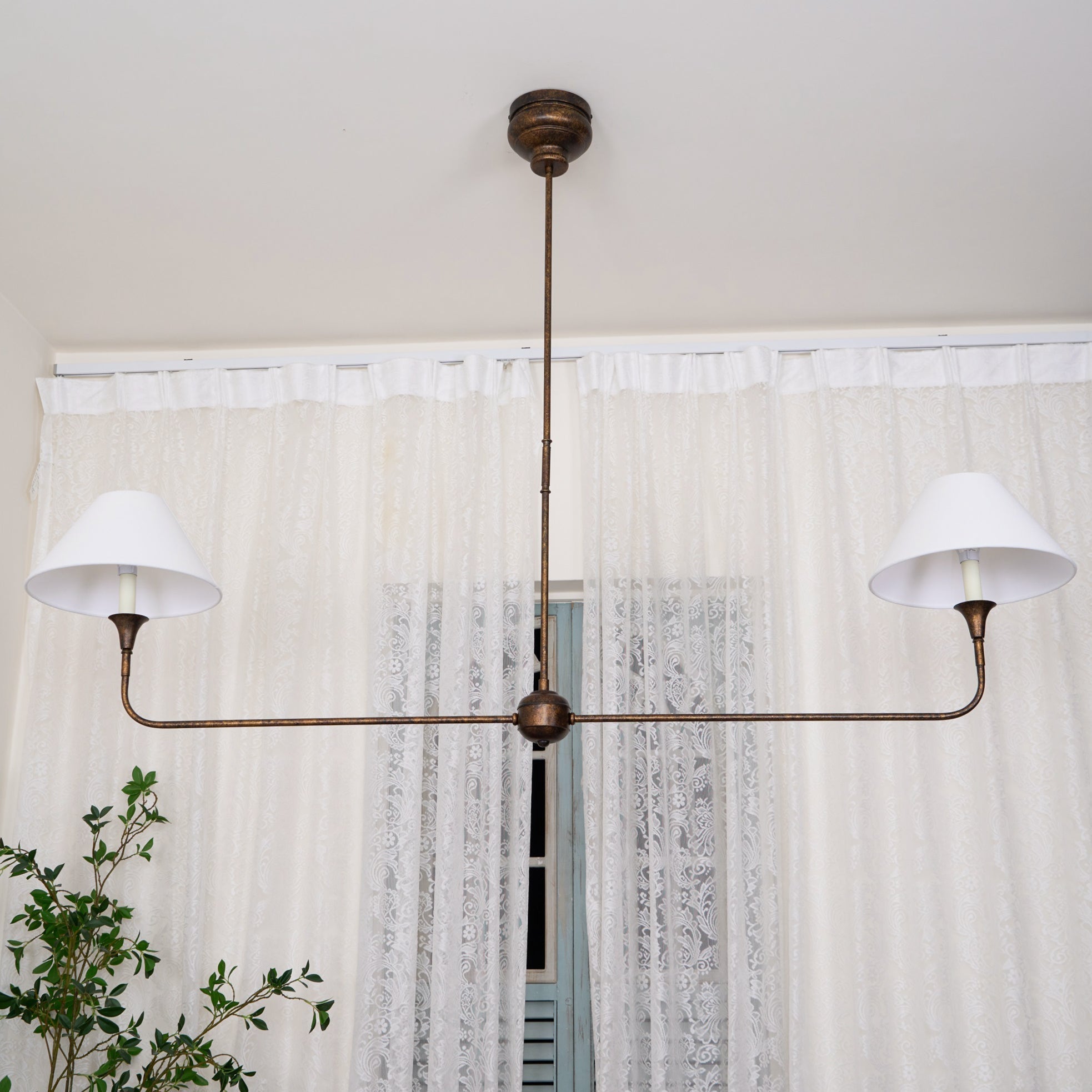 Lampadario lineare moderno LED Norli in metallo per soggiorno e camera da letto | Fioriscas