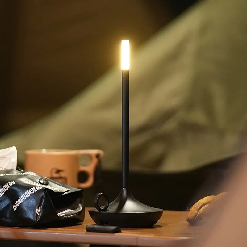 Lampada da tavolo LumaCove ricaricabile a LED in stile candela, con controllo touch