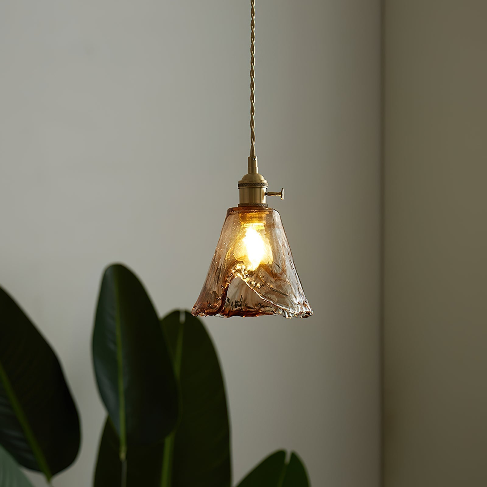 Suspension vintage Amberlyn en verre ambré | Fioriscas