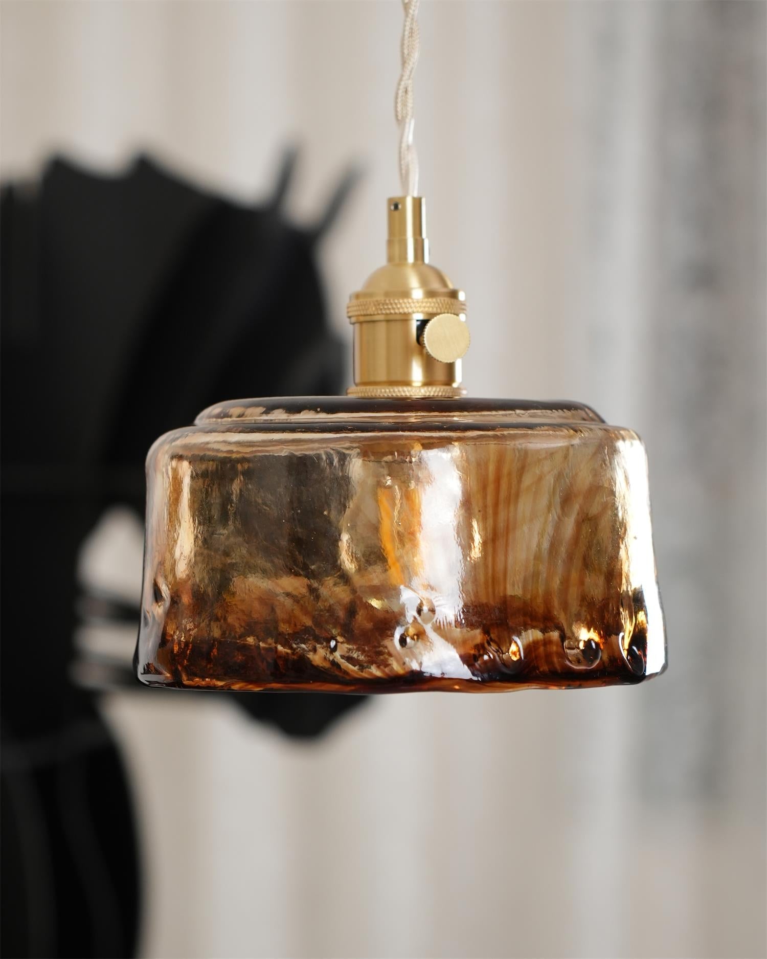 Suspension vintage Amberlyn en verre ambré | Fioriscas