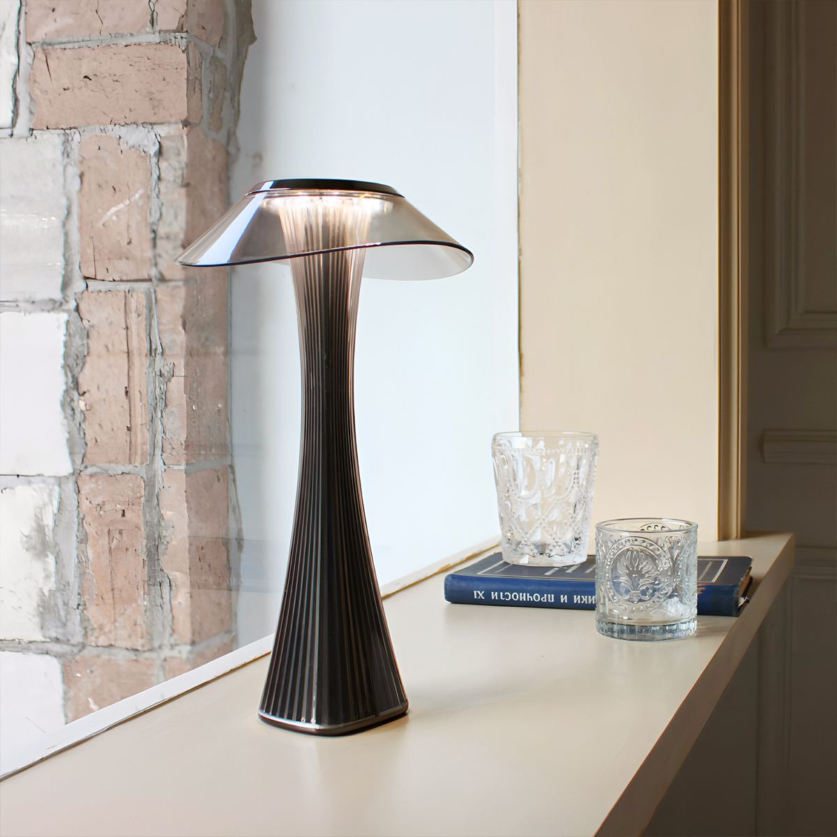 Lampada da tavolo Enchanted Fae a forma di fungo con bagliore ambientale morbido