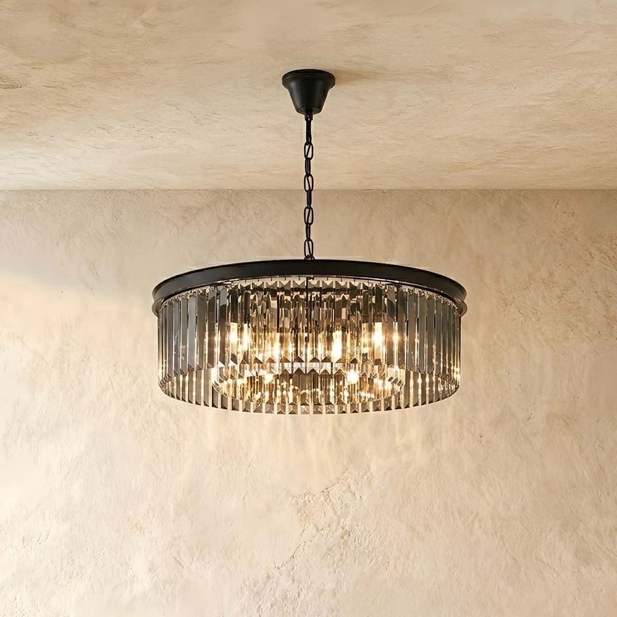 Lampadario Lumiere Crystal Halo che emana fascino hollywoodiano in nero o oro