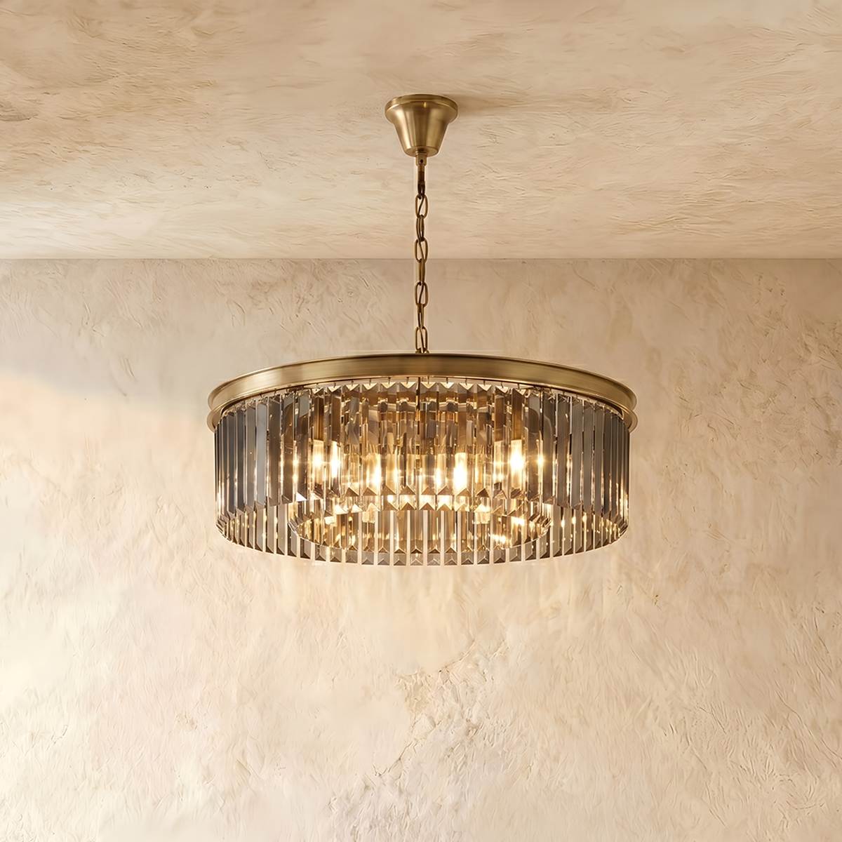 Lampadario Lumiere Crystal Halo che emana fascino hollywoodiano in nero o oro