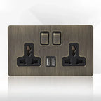 Tomada de parede metálica em bronze antigo, com porta de carregamento USB | Fioriscas