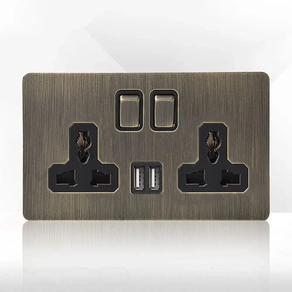 Tomada de parede metálica em bronze antigo, com porta de carregamento USB | Fioriscas