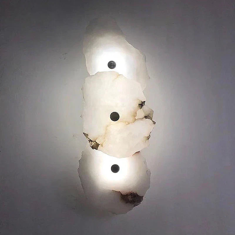 LED nástěnné svítidlo z přírodního mramoru s měděnými prvky