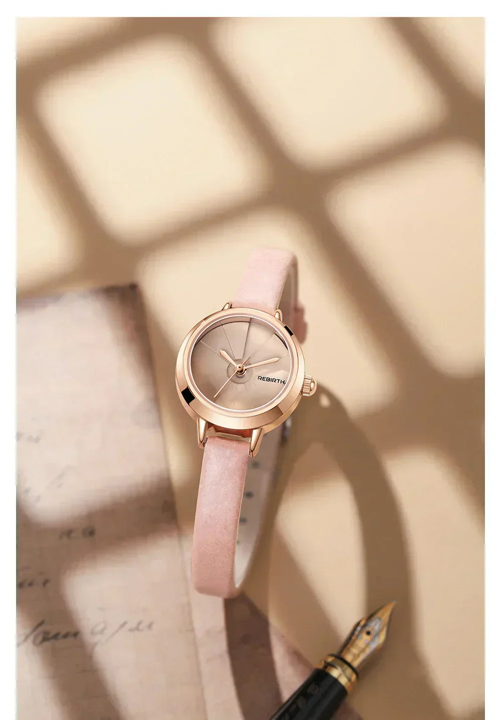 Naisten nahkarannekello vintage-henkisellä minimalistisella kellotaululla