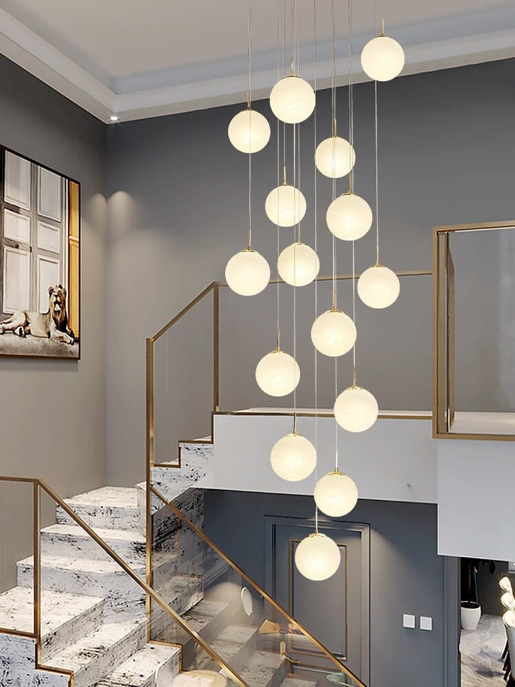 Lustre Liora Orb, suspension LED cascade pour escaliers et halls d’entrée