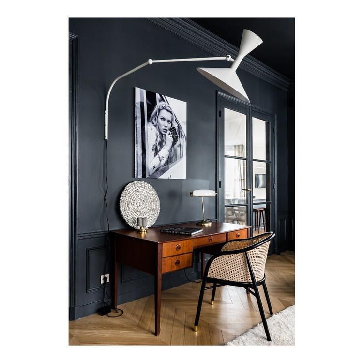 Lampada da parete NovaSwing, braccio orientabile, con spina e paralume satinato