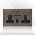 Tomada de parede metálica em bronze antigo, com porta de carregamento USB | Fioriscas