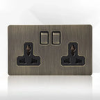 Tomada de parede metálica em bronze antigo, com porta de carregamento USB | Fioriscas