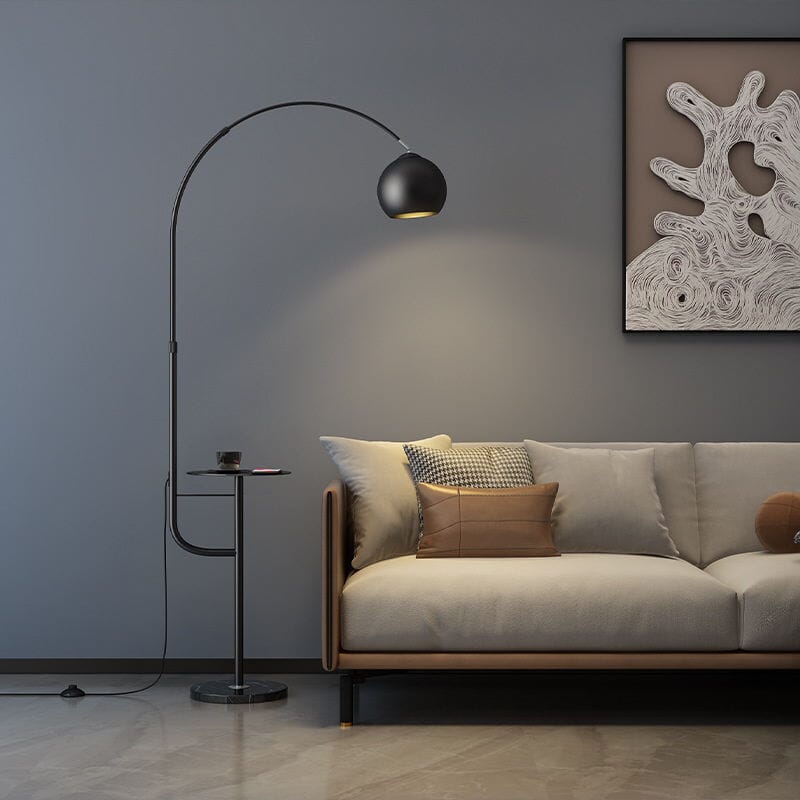 Stojací lampa Arch, design Marisol s podstavcem ve formě odkládacího stolku