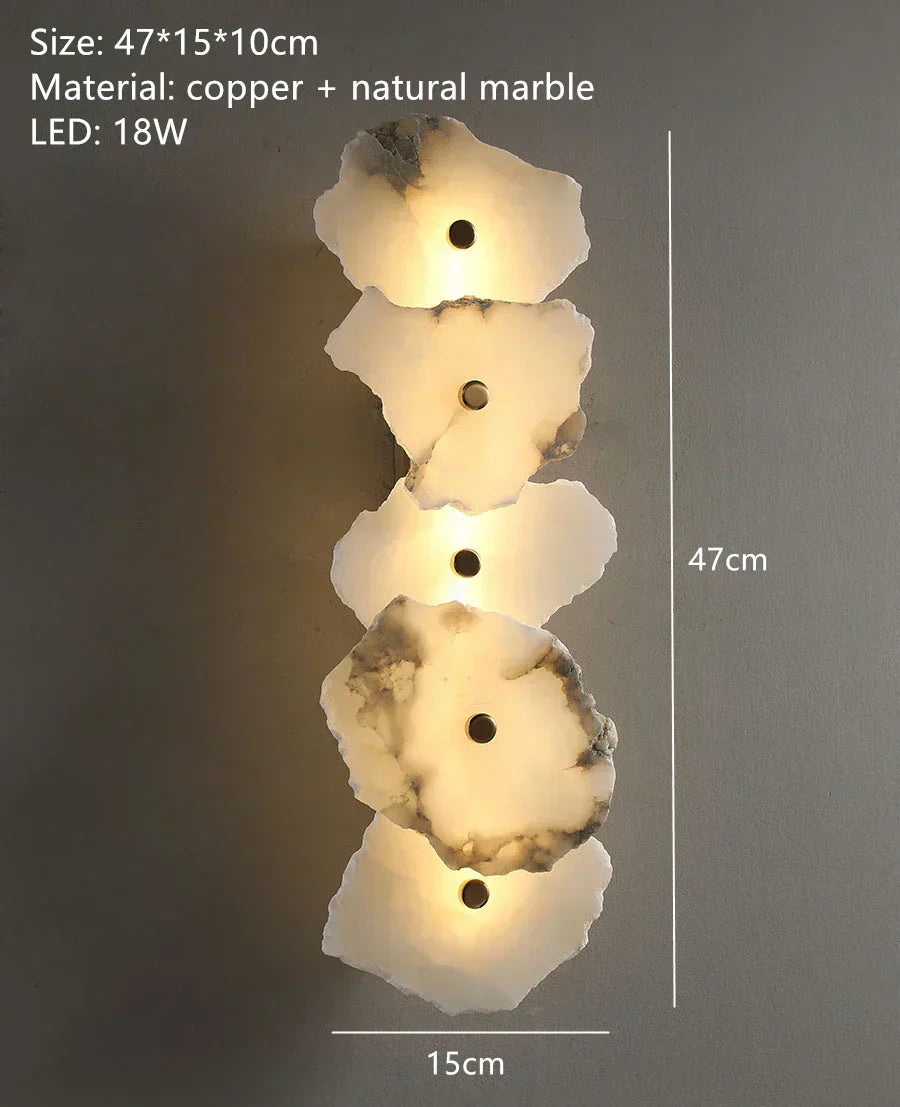 LED nástěnné svítidlo z přírodního mramoru s měděnými prvky
