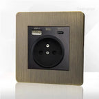 Tomada de parede metálica em bronze antigo, com porta de carregamento USB | Fioriscas
