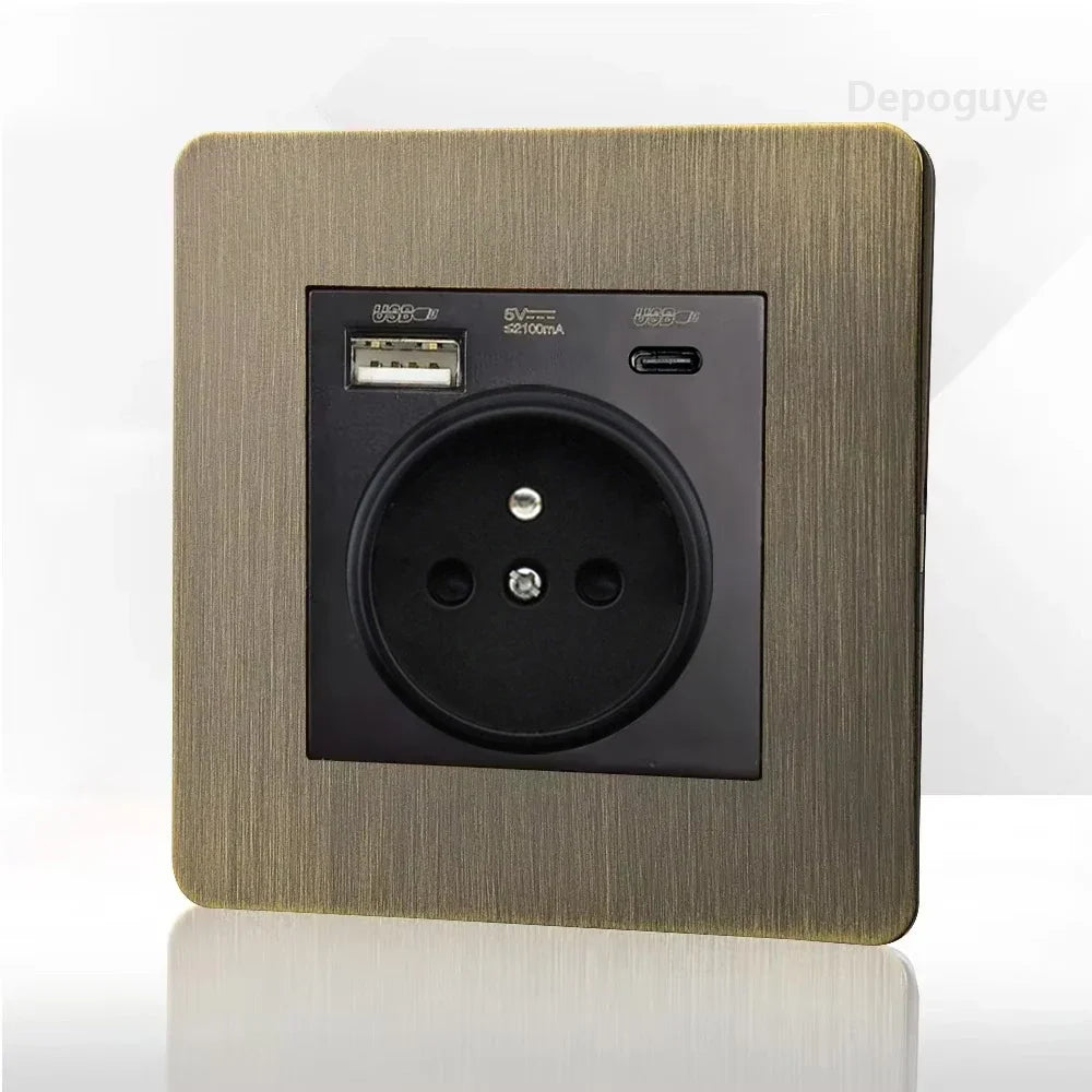 Tomada de parede metálica em bronze antigo, com porta de carregamento USB | Fioriscas