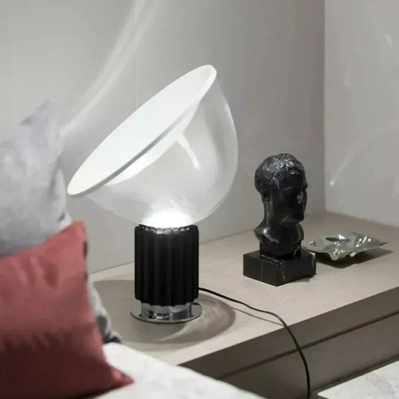 Lampe à poser Marlo en aluminium et verre, argentée, café, rouge ou noire