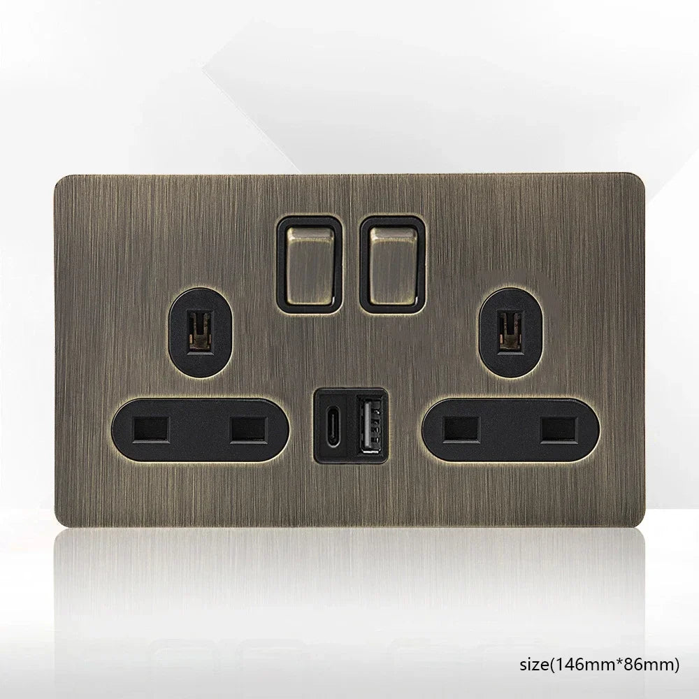 Tomada de parede metálica em bronze antigo, com porta de carregamento USB | Fioriscas