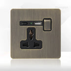 Tomada de parede metálica em bronze antigo, com porta de carregamento USB | Fioriscas
