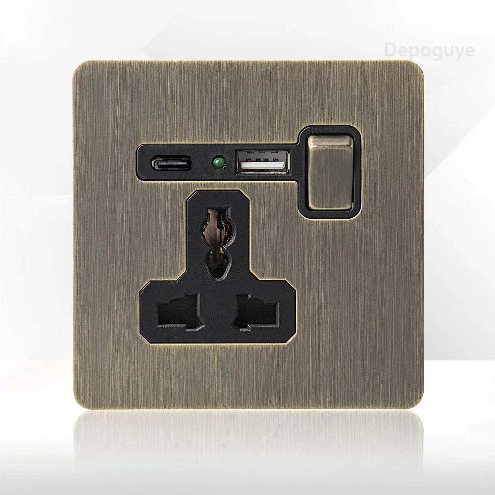 Tomada de parede metálica em bronze antigo, com porta de carregamento USB | Fioriscas