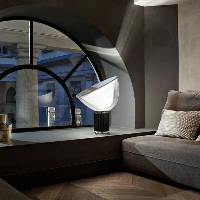 Lampe à poser Marlo en aluminium et verre, argentée, café, rouge ou noire