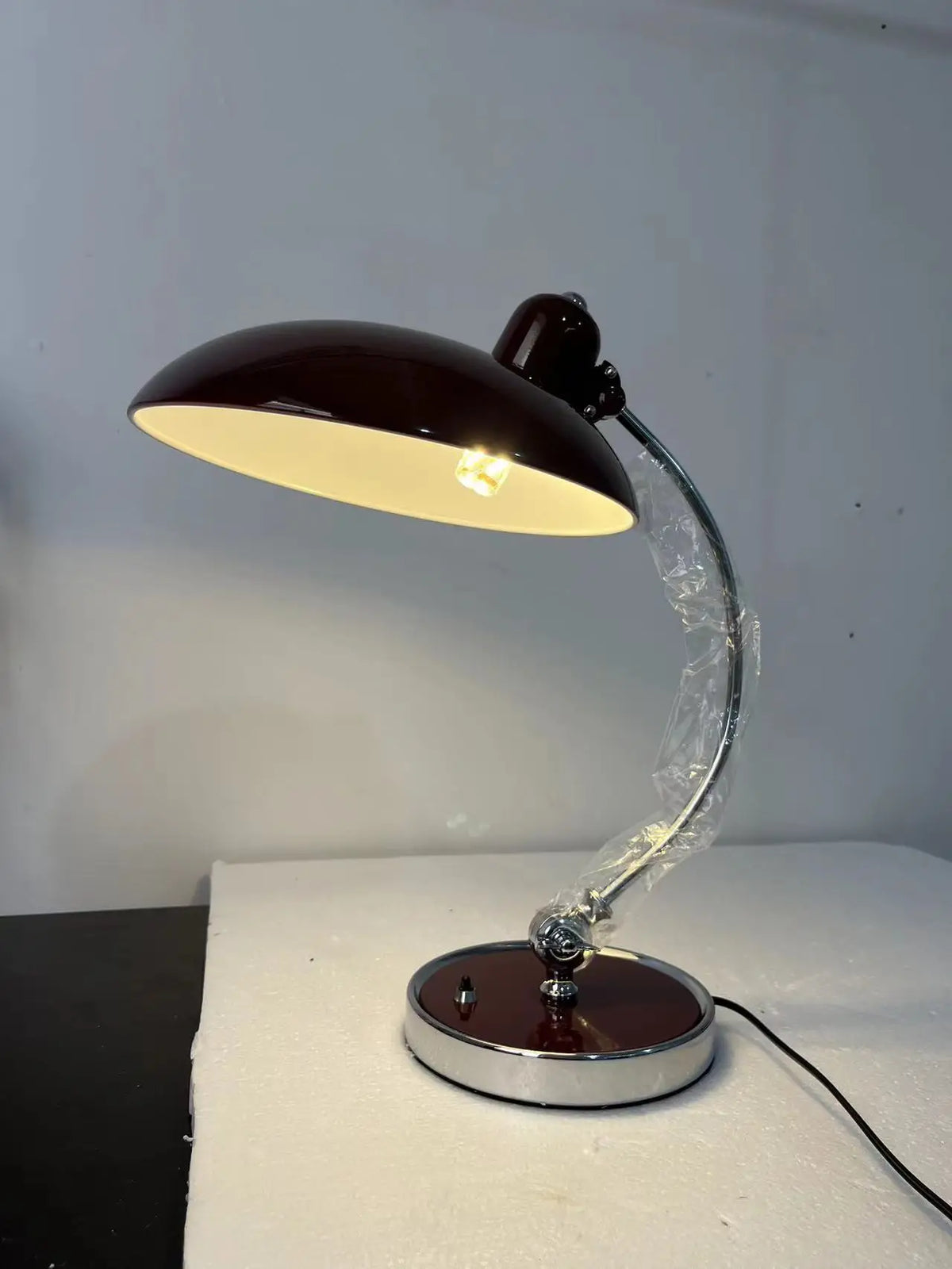Pohjoismaistyylinen pöytälamppu lämpimällä LED-hohteella, Nordenglow-design