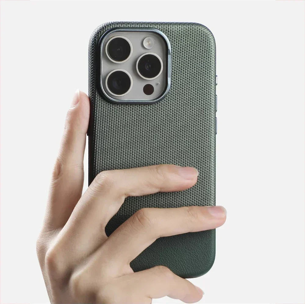 Slim pouzdro na iPhone s dvojitou texturou a MagSafe, Stealth Guard