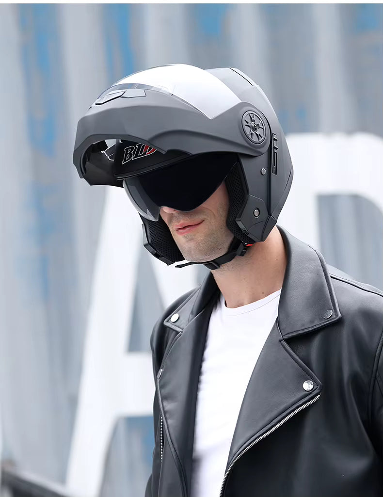 Aufklappbarer modularer Motorradhelm für komfortables Pendeln | Fioriscas