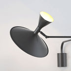 Lampada da parete NovaSwing, braccio orientabile, con spina e paralume satinato