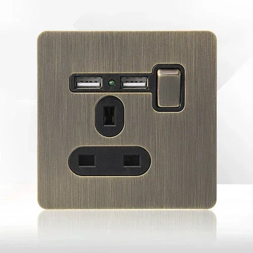 Tomada de parede metálica em bronze antigo, com porta de carregamento USB | Fioriscas