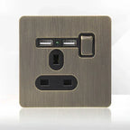 Tomada de parede metálica em bronze antigo, com porta de carregamento USB | Fioriscas