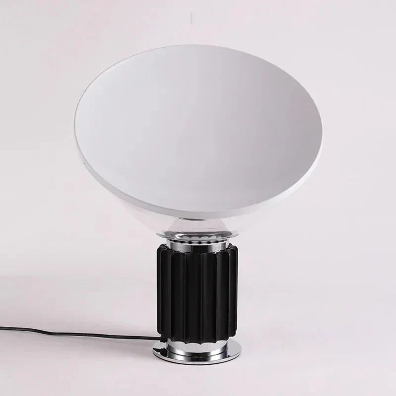 Lampe à poser Marlo en aluminium et verre, argentée, café, rouge ou noire