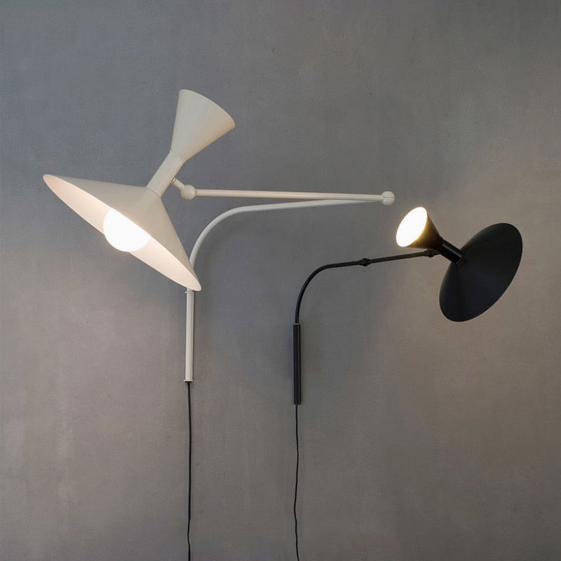 Lampada da parete NovaSwing, braccio orientabile, con spina e paralume satinato