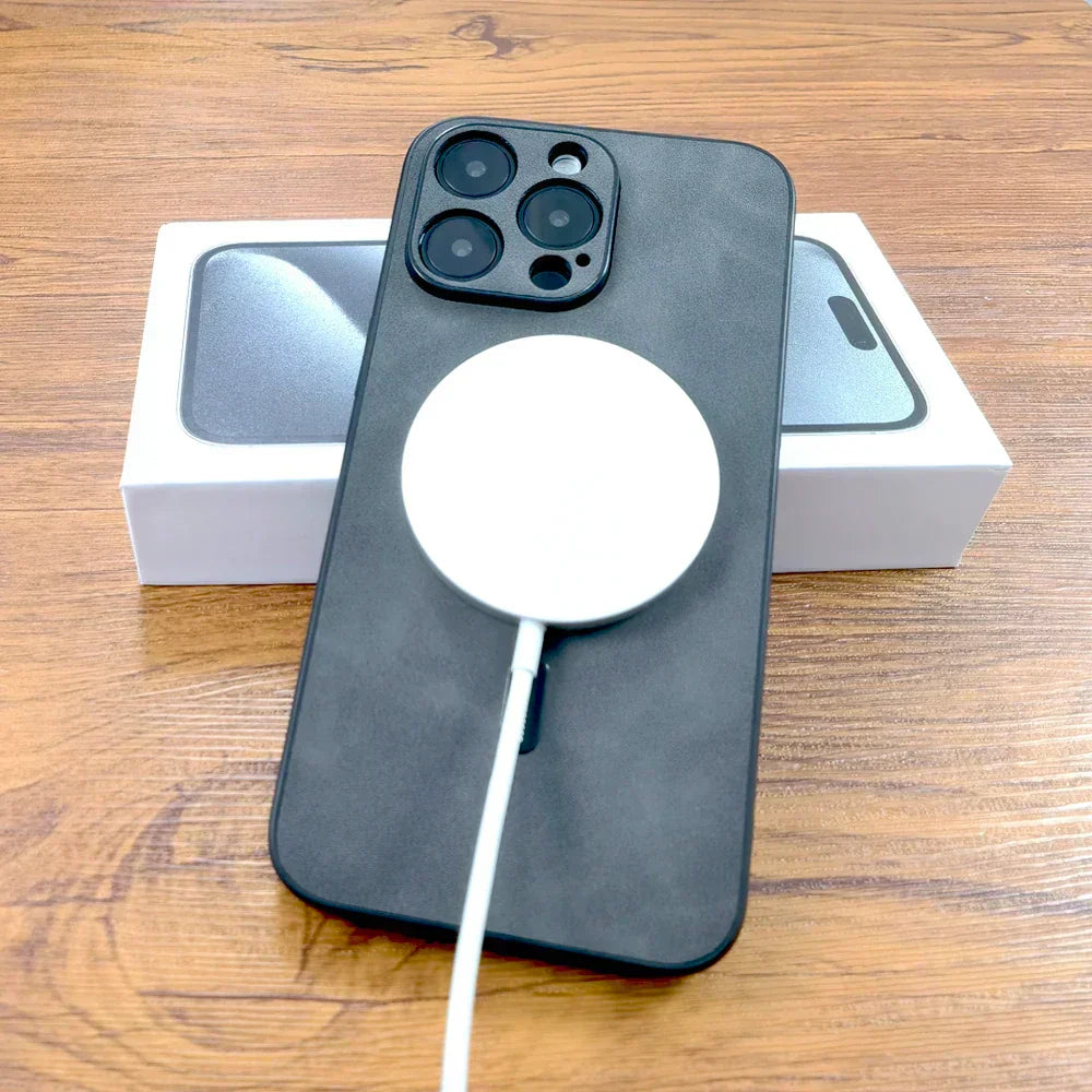 Cedar Vale kunstlæder iPhone-etui med MagSafe, hjorteemblem