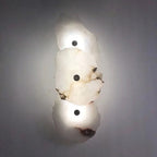 LED nástěnné svítidlo z přírodního mramoru s měděnými prvky