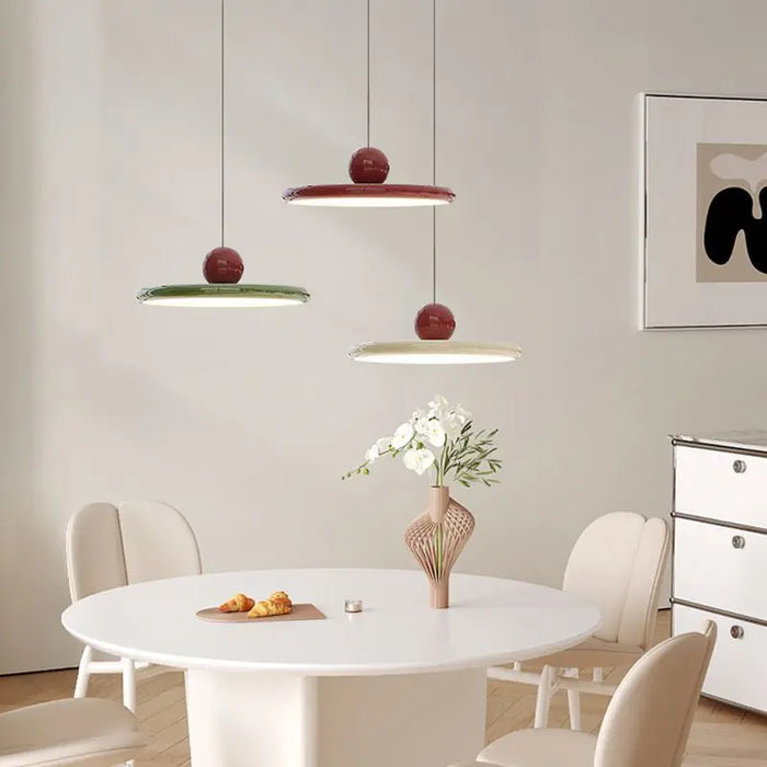 Lunara Pendelleuchte mit Glasscheibe, von Bauhaus inspirierte skandinavische LED-Leuchte