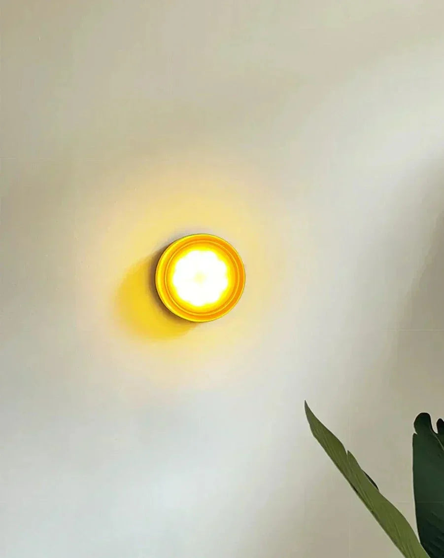 Nástěnné svítidlo, matné skleněné stínidlo NovaLume, teplé bílé LED světlo