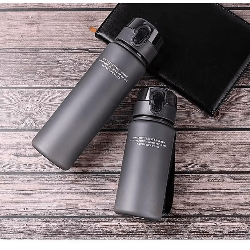 Leak-proof BPA-free water bottle for sports, work & everyday life - Fioriscas