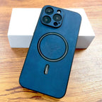 Cedar Vale kunstlæder iPhone-etui med MagSafe, hjorteemblem