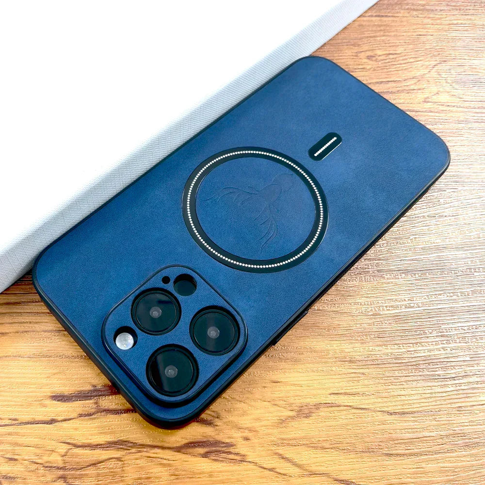 Cedar Vale kunstlæder iPhone-etui med MagSafe, hjorteemblem