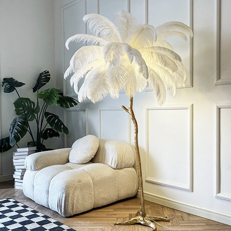 Vloerlamp met struisvogelveren, in hoogte verstelbare ledlamp met messing voetstuk