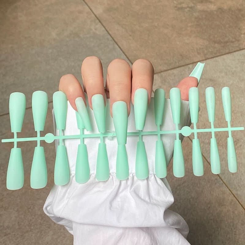On Nails - Tyylikkäät tekokynnet 13 värissä - Fioriscas