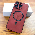 Cedar Vale kunstlæder iPhone-etui med MagSafe, hjorteemblem