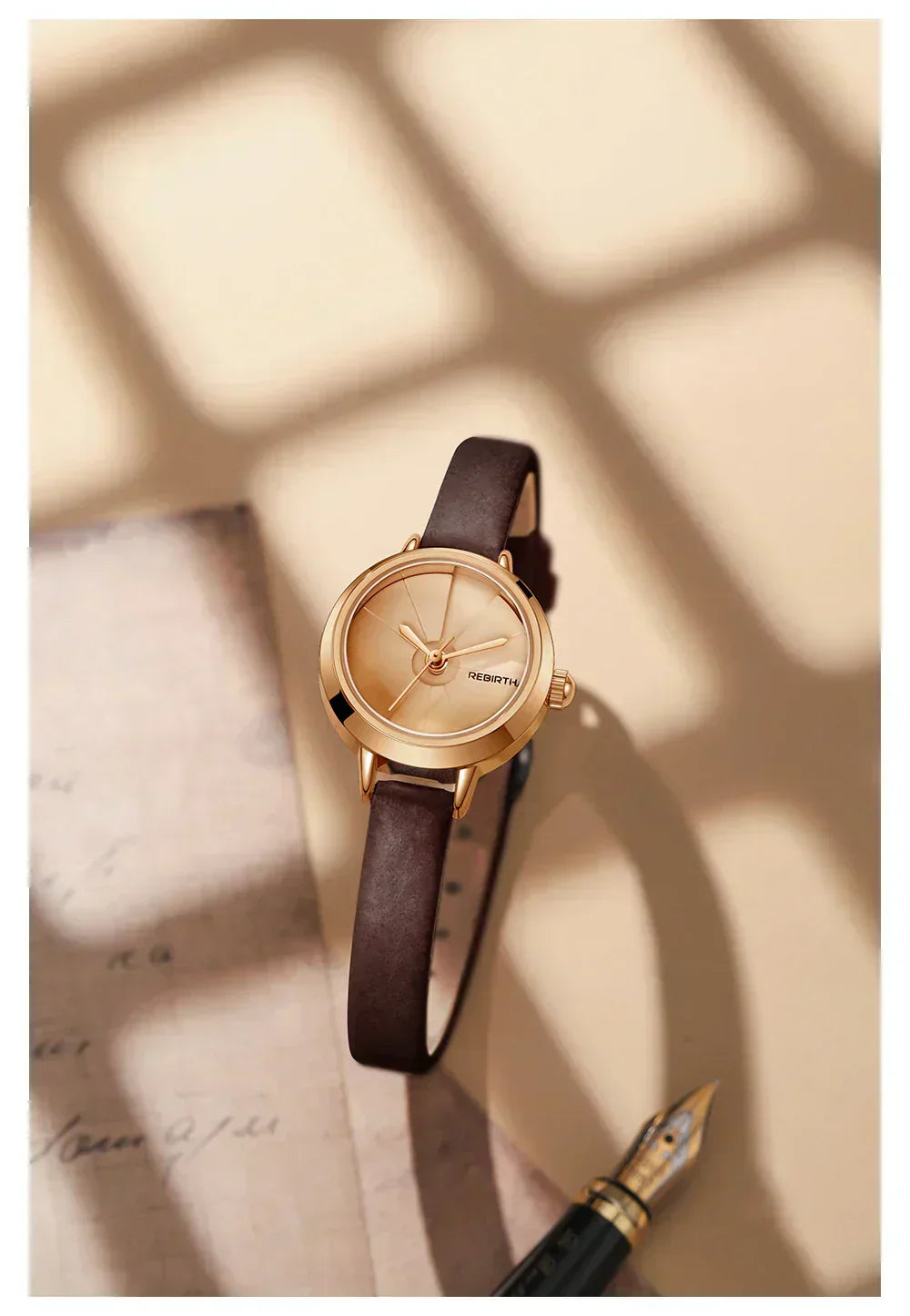 Naisten nahkarannekello vintage-henkisellä minimalistisella kellotaululla