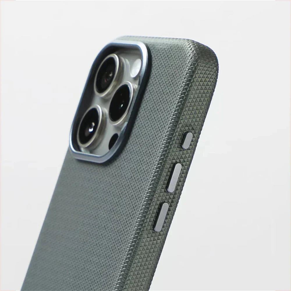 Slim pouzdro na iPhone s dvojitou texturou a MagSafe, Stealth Guard