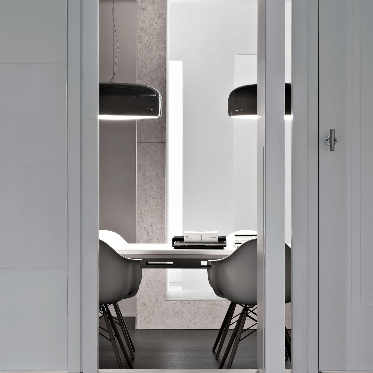 Smithfield-pendellampa - platsbesparande modern LED-armatur för vardagsrum | Fioriscas
